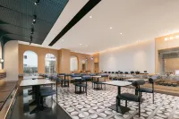 Starway Hotel (Laohekou Han River Commercial Plaza) - فطور