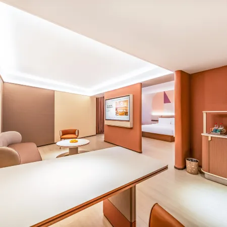 Orange Hotel (Anshun Huangguoshu Scenic Area Longgong Road Branch)