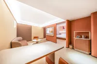 Orange Hotel (Anshun Huangguoshu Scenic Area Longgong Road Branch)