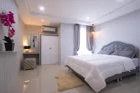 51 Suanplu Residence Hotels near Indy Market Dao Khanong