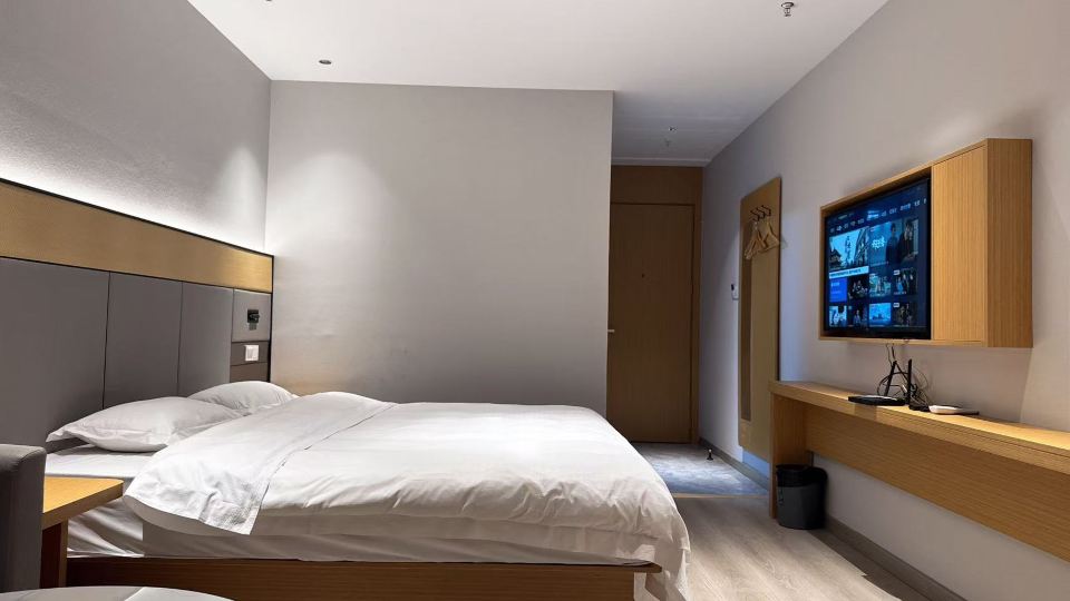 Cixi Huakun Theme Hotel
