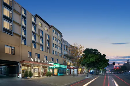 Home Inn Subai Yun Hotel (Chengdu Jintang Huaizhou New Town) Отели рядом с достопримечательностью «Wufengxi Ancient Town»