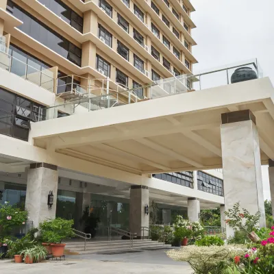 ทรีวูดส์ เรสซิเดนซ์ โรงแรมใกล้สะพานมักตัน