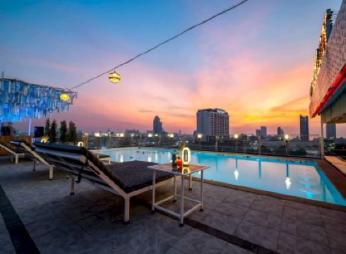 โรงแรมซันเดย์เจ.เอ. พลัส