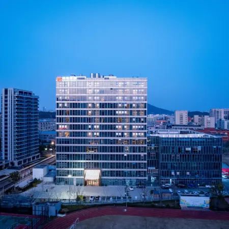 LA JOIE HOTEL