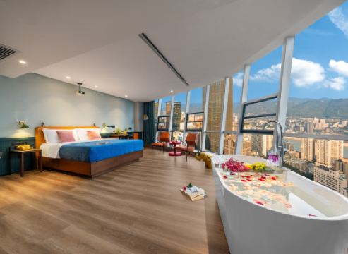 Chongqing Jiefangbei Hongya Cave Houju High-altitude River-view Hotel