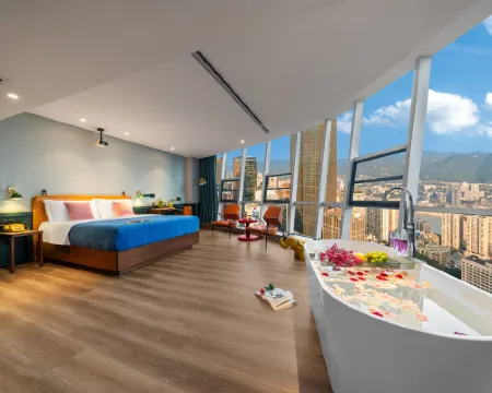 Chongqing Jiefangbei Hongya Cave Houju High-altitude River-view Hotel Hotels in Chongqing