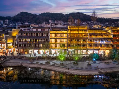 Cloud Hidden Retreat Boutique Riverside Inn (Fenghuang Ancient Town Tuojiang Branch) Hotels in Fenghuang