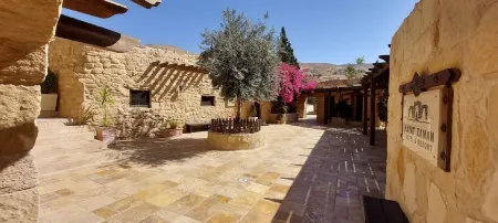 Hayat Zaman Hotel and Resort Petra Отели в г. Петра