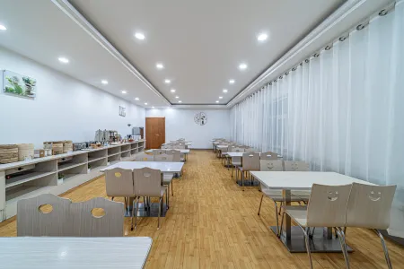 GreenTree Inn (Golmud Railway Station Yanqiao South Road Auto Parts City Store) )