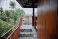RedDoorz @ Villa Bukit Senyum Lombok Hotels in Penujak