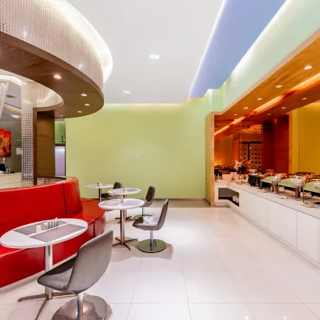 Homeinn Ease Hotel (Ulanqab Jining Yizhong Yushuwan Campus)