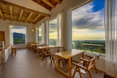 望雲無界民宿 柏雅·柏景灣野奢營地附近的飯店