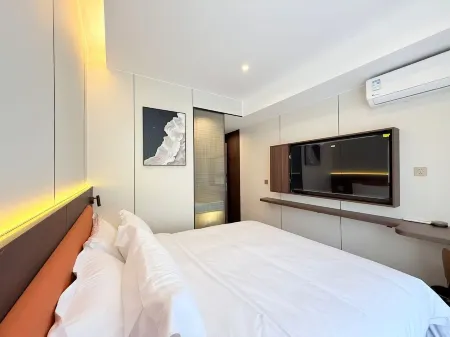 Huaji Mercure Hotel Отели рядом с достопримечательностью «Sichuan Construction Department Televison University Branch (Junior College)»