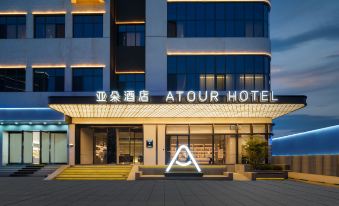 Xuchang Fat Donglai Times Square Cao Wei Ancient City Atour Hotel