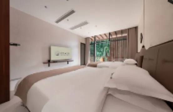Floral Hotel·Qinglong Township, Longge Village, Hongcun Group, Qinglong Dispatch 150 meters