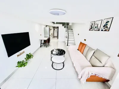 Muyu LOFT Art Cinema Hostel (Xinli Silver Lake Bay Store) Hotels in 