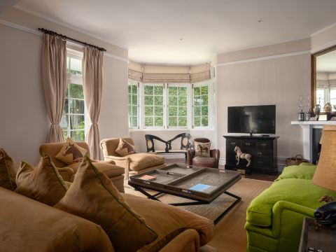 Hill Rise Luxury Villa & Stables by Edwards Collection