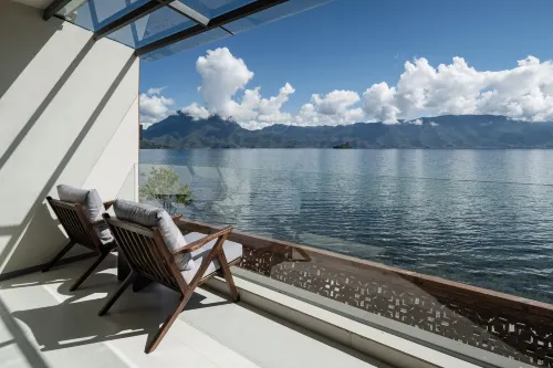 瀘沽湖路途湖景度假飯店（大落水碼頭店）