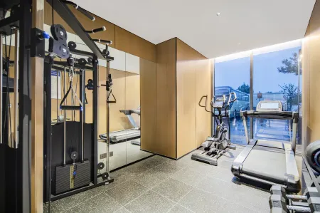 Hangzhou Shengwei International Hotel (West Lake District Songcheng) Отели рядом с достопримечательностью «Zhijiang College of Zhejiang University of Technology»