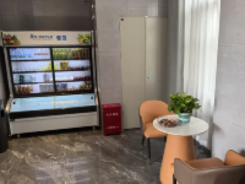 Lingshan Wuli River View Grand Hotel (Wuli Town Bus Station)