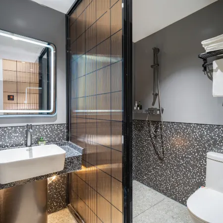 Yixin Hotel (Beijing Tiantan Park Puhuangyu Subway Station)
