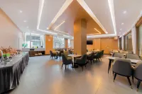 Lavande Hotel (Langzhong Railway Station International Trade City)