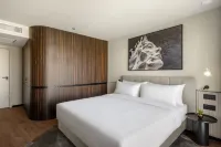 Leon Hotel & Lounge - balcony