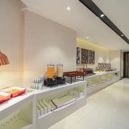 City Comfort Inn Hotel (Wuzhou Cangwu Bus Station)