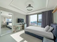 Cornerstone Hotel Jeju Отели рядом с достопримечательностью «Парк Мунбу»