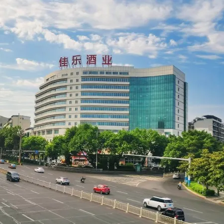 Longcheng Hotel (Luzhou Broadcasting Center Backgammon)