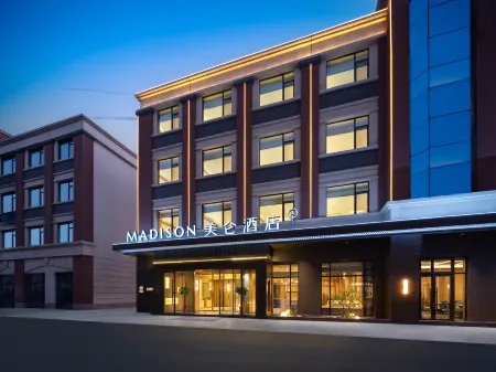 Madison Hotel Tashkurgan Отели рядом с достопримечательностью «Pamirs Plateau»