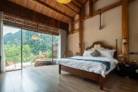 Xingyi Qiangu Jiuye Bed and Breakfast (Fenglin Buyi Scenic Area Branch) Hotels near Xinpingtian Railway Station