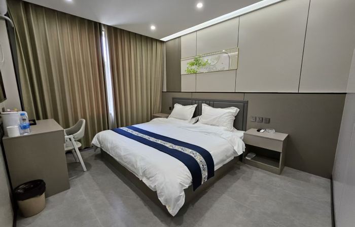 Fugu Jiangboyue Hotel