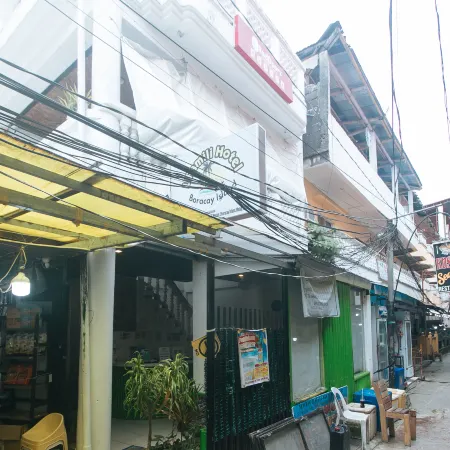 RedDoorz @ LFamili Hotel Boracay