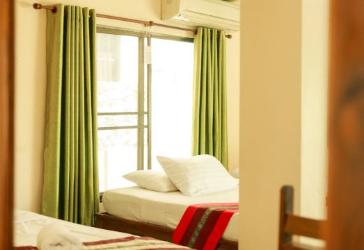 수영장 및 외부 시설