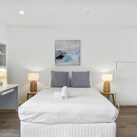 Burwood 1Br studio nearTrain Station/Shopping