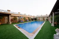 Luxe Avenue Hotel - Gym