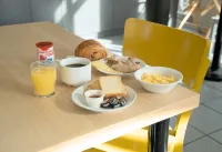 B&B Hotel Dreux Centre - 朝食