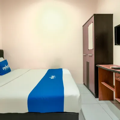 Rehat at Wahidin Guest House Hotel berhampiran Pusat Beli-belah Grage