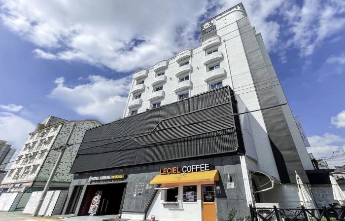 Hotel Advance