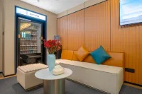 Leishen E-Sports Hotel (Xinyang Daxin Plaza)