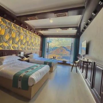 Laigu Glacier Gaozan Yangqiecang Retreat Homestay