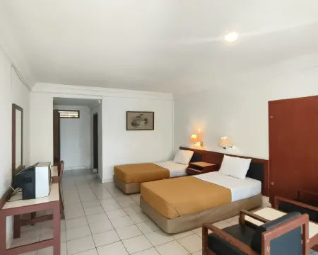 Toledo Inn Hoteles en Simanindo