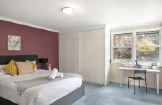 Tranquil & Comfortable Rooms – Easy Walk to Train & Park