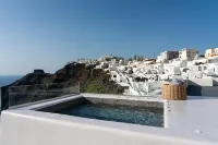 Sun Rocks Boutique Hotel | Caldera View Suites & Sunset Dining Experience