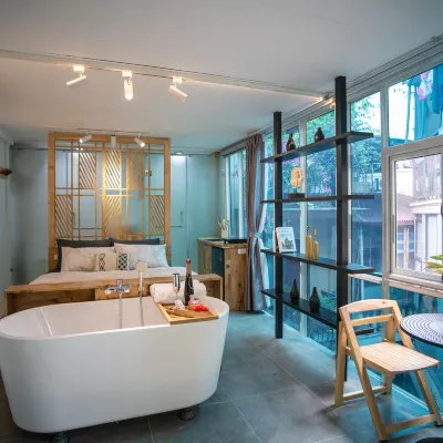 Homestay CHAT | Train Street Apartments | Old Quarter Edge Hotels near Hanoi Stadium