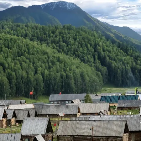 HalfSea | 270 degree Mountain View · Bonfire Evening Resort Homestay (Kanas Scenic Area Branch)