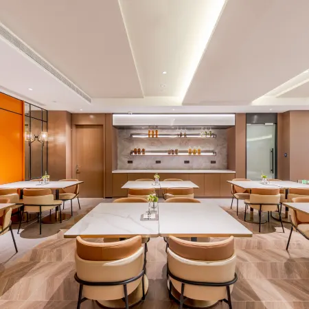 Homeinn Plus Hotel (Shanghai Nanjing Road Pedestrian Street)