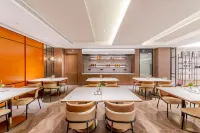 Homeinn Plus Hotel (Shanghai Nanjing Road Pedestrian Street)